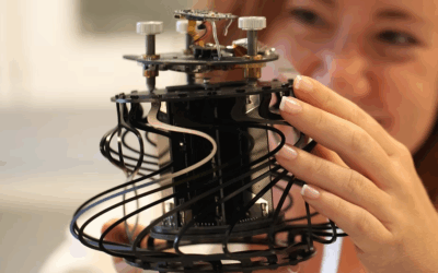 From bits to biometrics : piratage durable des technologies de stockage optique pour la microscopie à force atomique et les applications médicales